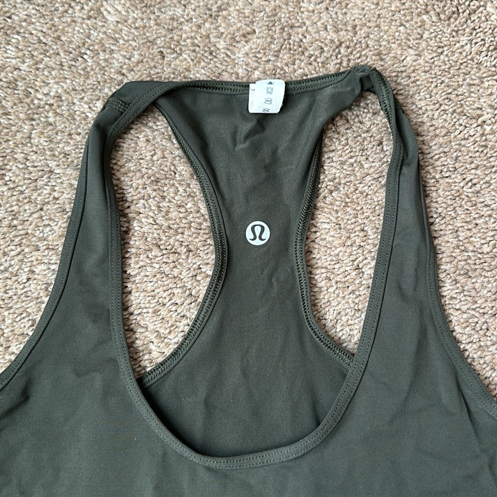 Lululemon tank women size 6 - Picture 4 of 5